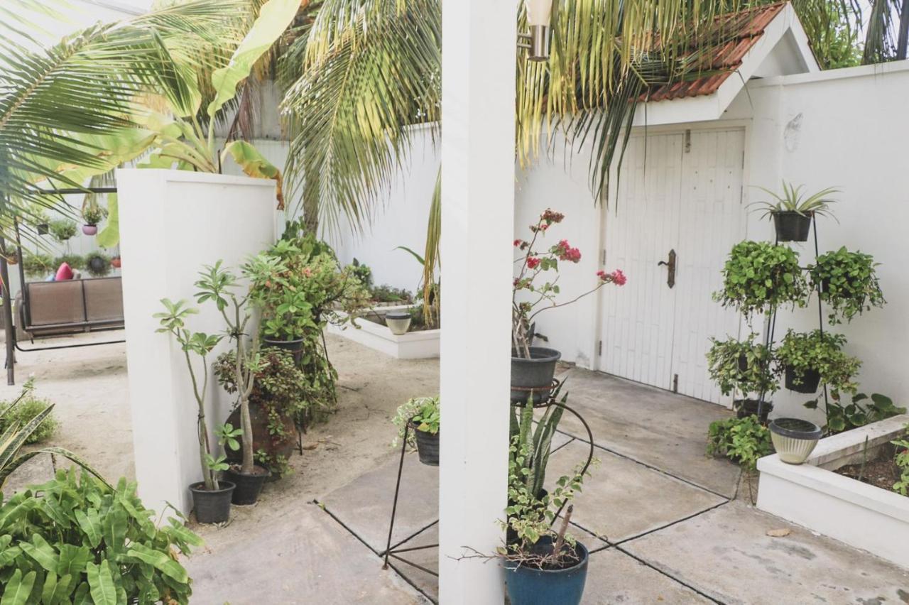 Fiyala Homestay Addu City Exterior foto